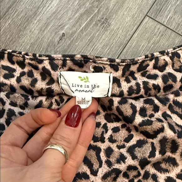 Leopard Print Sleeveless Top - Picture 3 of 4